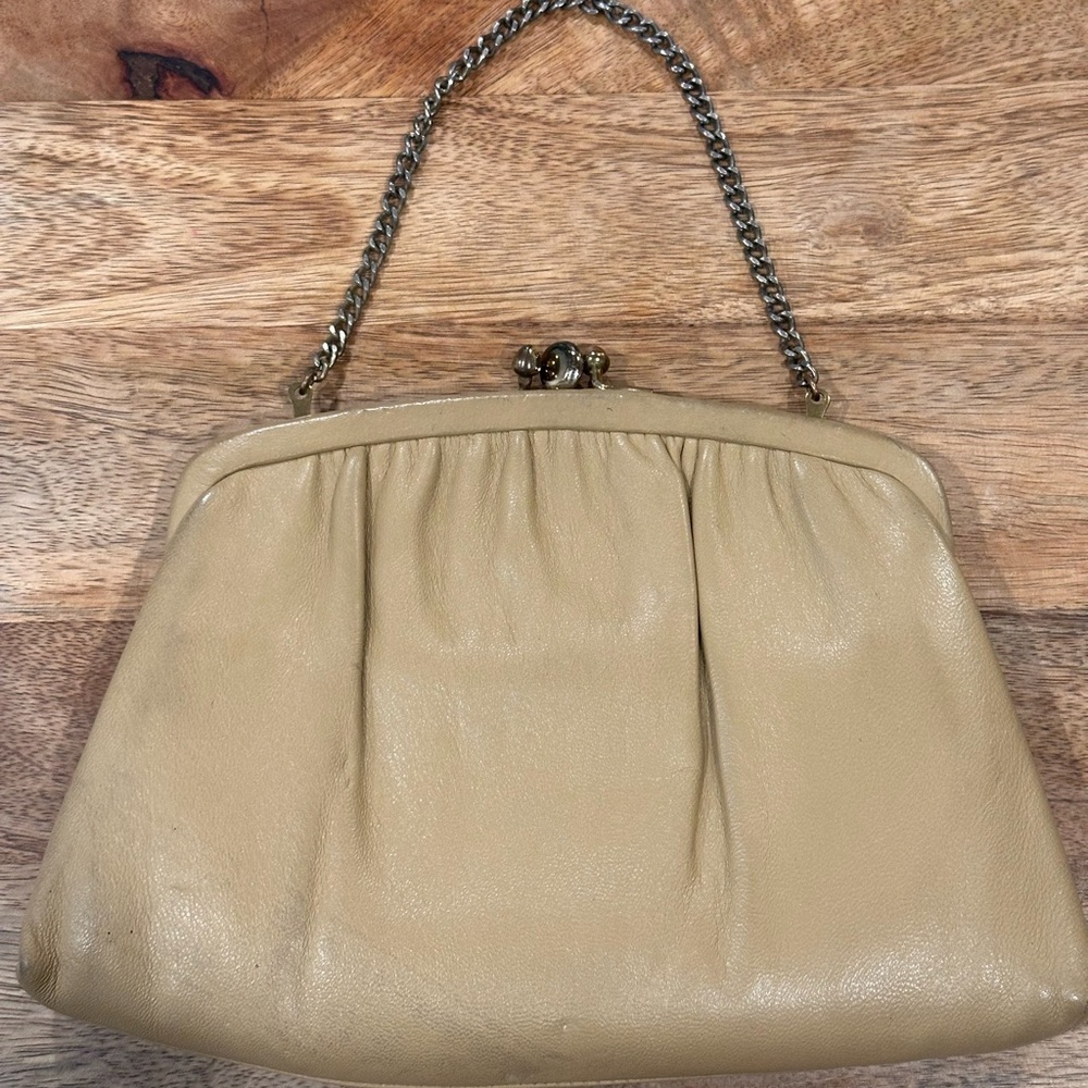 VINTAGE Ande Retro Tan Leather Clutch with Metal Frame and Chain Strap - Picture 3 of 6